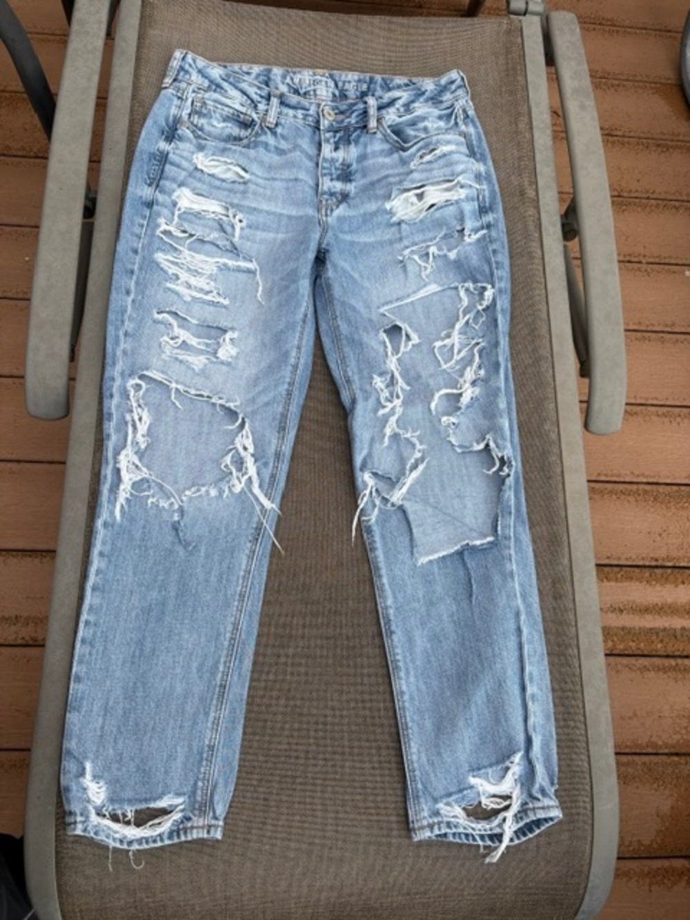 American Eagle Ultra Distressed Straight Jeans good condition young adult size 8